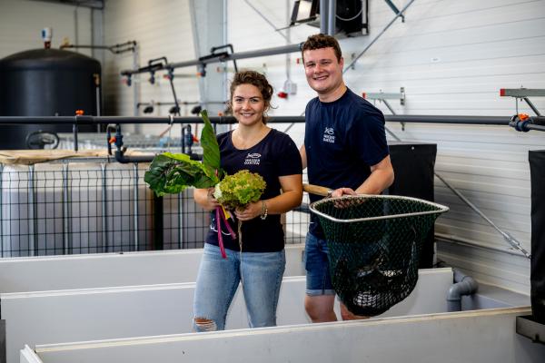 Simon and Alina produce vegetables and fish in one system